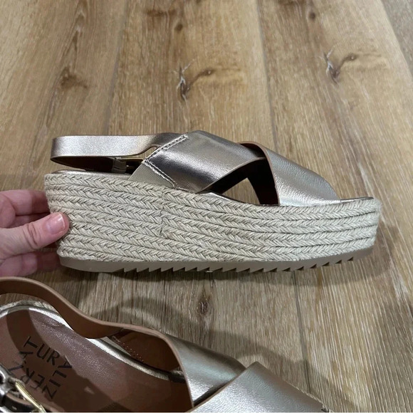 Naturalizer Women’s Silver Open Toe Buckle Espadrille Wedge Sandals Size 7.5 GUC - Picture 11 of 12